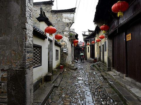 逃离阴暗的房屋